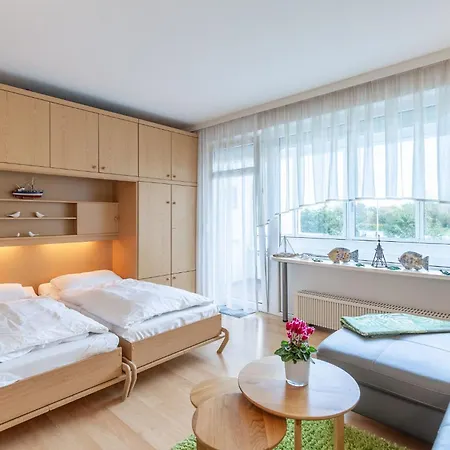 Haus Atlantic, 111 *